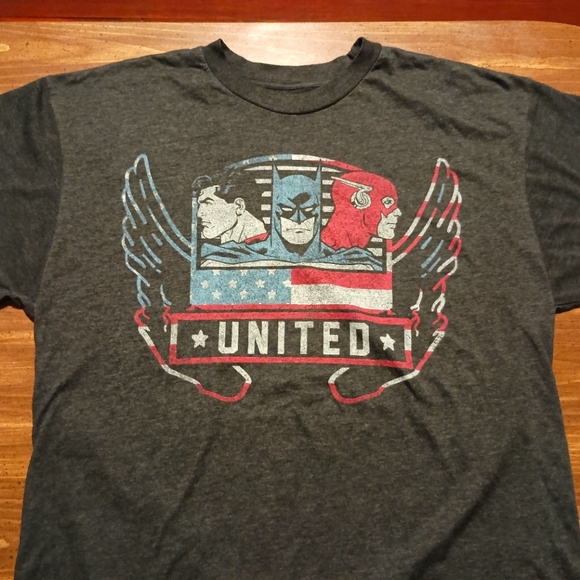 DC HEROES UNITED T-SHIRT - XLT // Superman Batman Flash Justice League tee shirt - Picture 1 of 10